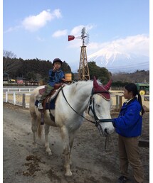 富士山をバックに堂々と乗馬ポーズ📸 | その他