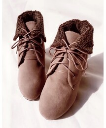 on the couch | シューズ