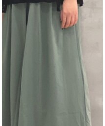 initial | チノパンツ