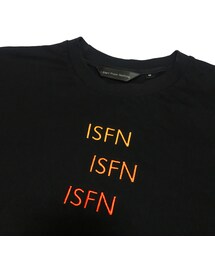ISFN 落肩電繡款(Tシャツ/カットソー)