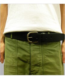 Levi's | 太めの黒い帯が、ウエストラインをスッキリ見せます。(ベルト)