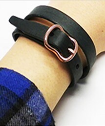 Levi's | イタリアの革を使用したLevi's(R)のブレスレット。 ピンクゴールドのバックルがポイント！(ブレスレット)