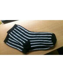 KIKI | 黑底白直條襪(ソックス/靴下)