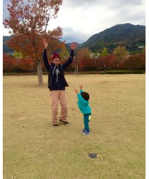 公園ではしゃぐ父と子② | その他