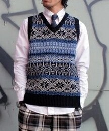 Mr.attick | シェットランドウールを使用した肉厚のジャガードベスト。
ブルー系カラーでクールにまとまります。(ベスト)
