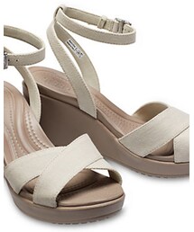 crocs | レイ 2.0 クロス ストラップ アンクル ウェッジ ウィメン(サンダル)