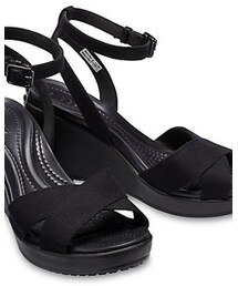 crocs | レイ 2.0 クロス ストラップ アンクル ウェッジ ウィメン(サンダル)