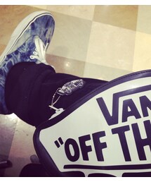 VANS | vans era acid denim
オフにはもってこいのスニーカー。

オーセンティックも良いが久しぶりのエラも良かった。
まさに、off the wall！！

失礼しました。
(スニーカー)