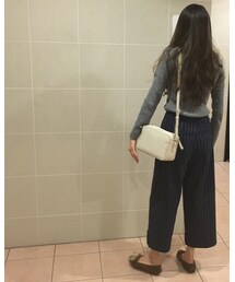 張り紙を見る後姿。オス女子♂ | その他