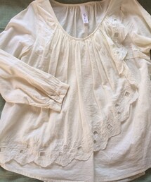 chambre de charme | ステレオテレビ刺繍入りブラウス(シャツ/ブラウス)