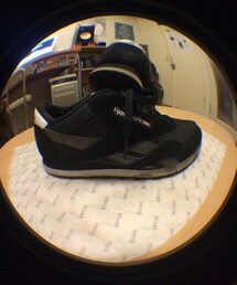 Reebok | リーボッククラシック。
黒がラスト1点で買えました!
保育園にも履いて行っていたので、
汚れてしまいました😨
大好きなシューズ👨(スニーカー)