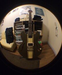 epiphone | エピフォン。
ブリンクのトムのモデル。
クセのある音です笑(その他)