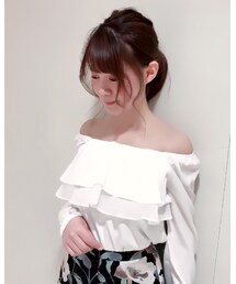 オフショルVer. | シフォンフリルトップスのオフショルバージョンです！ゴムがしっかりしてるので上がってきにくいです😊(シャツ/ブラウス)