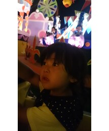 イッツアスモールワールド | 気に入ったらしく2回乗り『もう一回』と言われました(笑)が、パレードに間に合わないので却下されちゃいました💦楽しそうに歌ってました🎵(その他)