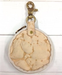 Kagari Yusuke | 吊るすコインケース（SKIN ベージュ）
(コインケース)