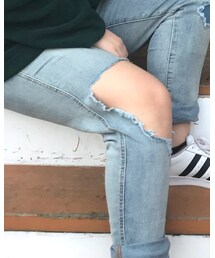 Aeropostale | Ripped, light-washed jeans. I love these jeans so much although I am a bit short so I do roll these up but these are definitely a must have.(デニムパンツ)