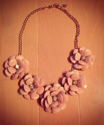 FOREVER 21 | 大判のフラワーネックレス。
シンプルなコーデにワンポイント。(ネックレス)