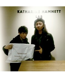 KATHARINE HAMNETT LONDON | 下は表彰台だったので1位のゆうぞーが高いんです!(チェスターコート)