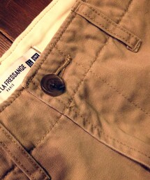 UNIQLO | 1900円。(チノパンツ)