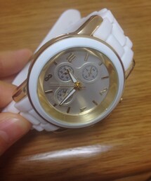 ホワイト×ゴールド時計(アナログ腕時計)