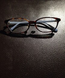 JINS | jins
鼈甲ふちメガネ
中は水色(メガネ)