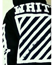 off white | トップス