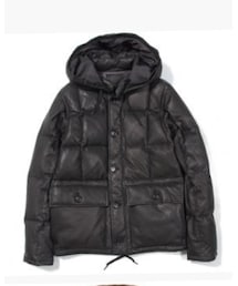 STUSSY | Prankster Associates Leather Down Jacket  ヴィンテージウェアへの造詣の深さと、時代を超えた服作りで知られているメンズウェアを提案するPRANKSTER ASSOCIATES（川鍋基樹と児島晋輔）がデザインを起こしたレザーダウンジャケット。(ダウンジャケット/コート)