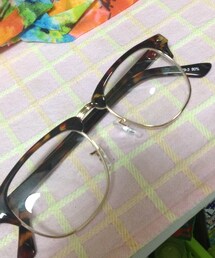 ？？ | 京都に一人旅に行ったときに、古着屋さんで買っただてめがね👓💕
ずっとほしい形で、鼻あてがぴったりで即買いでした😆(メガネ)