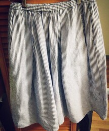 ？？ | 夏にロンスカが欲しくて、ギンガムチェックと迷ってストライプにした☺
ポケットもあるしめっちゃ使いやすくて好き(スカート)