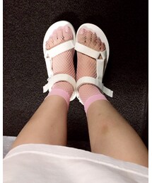ピンク網タイソックス×白サンダル | サンダル