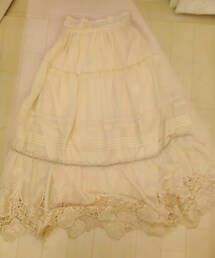 YOUNG FABULOUS&BROKE | ビジューホワイトロングスカート(ワンピース)