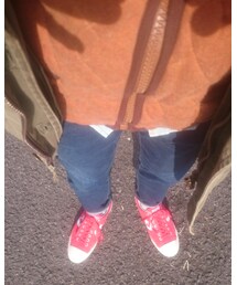 足元は、UNIQLO👖コンバース古着 | スニーカー