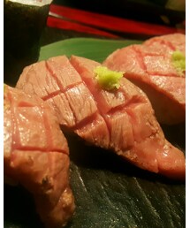 贅沢にも肉寿司(っ'-')╮ =͟͟͞͞🍣ﾌﾞｫﾝ | カメラ/カメラグッズ