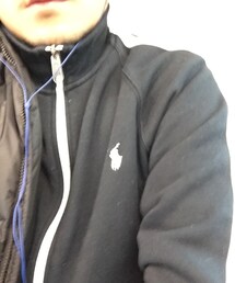 POLO RALPH LAUREN | 10年以上前のもの。
ワンポイントと袖にホワイトライン。(ジャージ)