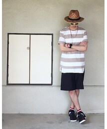 暑くてシャツを脱ぐ💦 | 小物の赤がジワジワ効く✨帽子が可愛い❗️(その他)