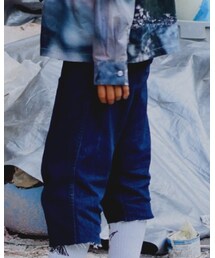 Dickies | 名古屋時代の友人から1000円で購入したディッキのデニムをフリンジを作りたかったため かつ、靴下で遊ぶために膝下丈でセルフカットいたしました。 かわいい。(デニムパンツ)