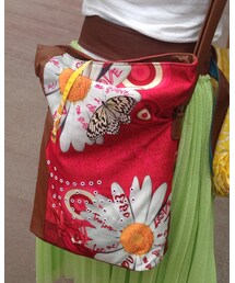 Desigual | お花と間違えて（？）蝶々がとまってくれました( ˊ̱艸ˋ̱ )❤︎(ショルダーバッグ)