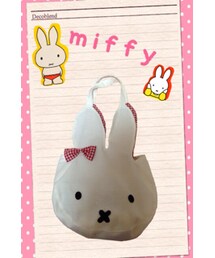 はいじ | オーダーしたリメイクのミッフィーちゃんバッグ♥
耳から繋がってる持ち手(=^･^=)
かわいいのよ♥♥(トートバッグ)