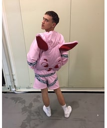 YEARS&YEARS | それどこで買ったん的リュックを背負って登場(その他)