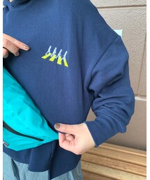 Green　Parks | THE BEATLES ショート丈パーカー。 サイズ 胸元にあしらったビートルズのシルエット刺繍で遊び心をプラスしたパーカー。 身体を包み込むようなオーバーサイズが今年らしく、抜け感のある着こなしをアシストします。 シンプルなので様々なスタイリングに合わせやすく、着心地もいいおすすめのアイテムです。(パーカー)