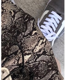 Bff.factory | ベロアキルティングとパイソン柄のリバーシブル巾着bagです。黒、グレー、アイボリーの3色展開。丸そこ巾着もあるよ(ショルダーバッグ)