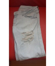 ZARA | 淺色破損牛仔褲(デニムパンツ)