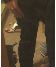 HIDEAWAYS NICOLE | 見えにくいですけど、細く白いラインが縦に入っていて、黒ベースでありながらかわいさがあります。(パンツ)