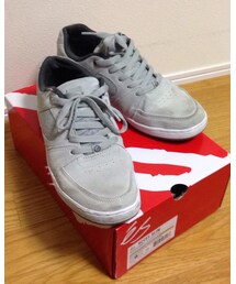 ES | スニーカー