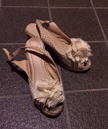 コサージュ付サンダル(サンダル)