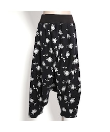 薔薇モノトーン総パネル柄のサルエルパンツ(その他パンツ)