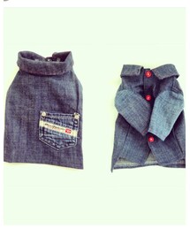 Handmade | 人間用のDIESELのバギーパンツを犬用にリメイク。小さなポケットをそのまま脊中につけて赤いボタンをアクセントにしました。(カバーオール)