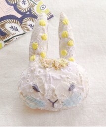 nanairo | たんぽぽウサギのブローチ(ブローチ/コサージュ)