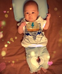 白色閃電貓T+潑漆牛仔褲(Tシャツ/カットソー)