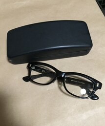 金子眼鏡 | キレイ目な金子眼鏡の黒縁メガネ。
もちろんレンズ入れ替え可能です。
フォーマルにもカジュアルにも合うのでオススメ！(メガネ)